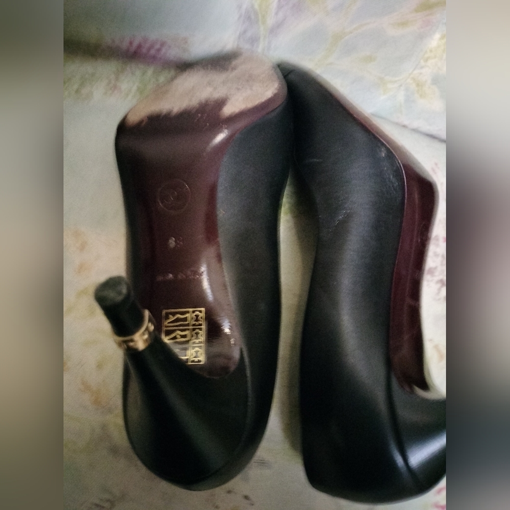 Chanel Authentic 👠 Heels - Picture 4 of 9